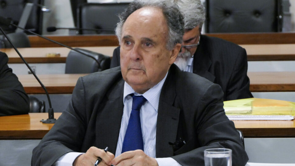 Cristóvam Buarque troca Cidadania por PSB para concorrer a deputado federal pelo DF