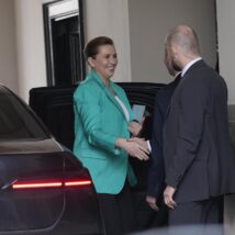 Os Social-Democratas, da primeira-ministra Mette Frederiksen, foram o partido mais votado na eleição parlamentar na Dinamarca, mas perderam 12 cadeiras Imagem referente a matéria