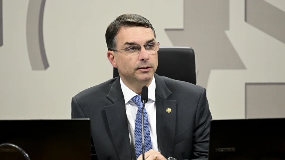 Senador relata conversa com o ex-presidente em que é confirmado como pré-candidato, mesmo com vitória na Justiça.