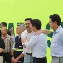 Ratinho Junior preferiu “salvar” base no Paraná a arriscar dupla derrota Com a desistência, Ratinho Junior preferiu preservar o controle do seu território a entrar numa disputa presidencial sem tração consolidada.