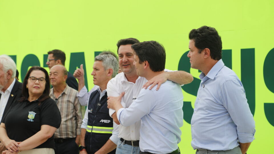 Ratinho Junior preferiu “salvar” base no Paraná a arriscar dupla derrota