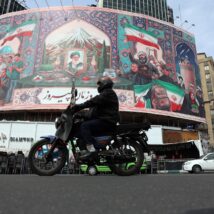 Propaganda do regime islâmico em Teerã, capital iraniana Imagem referente a matéria