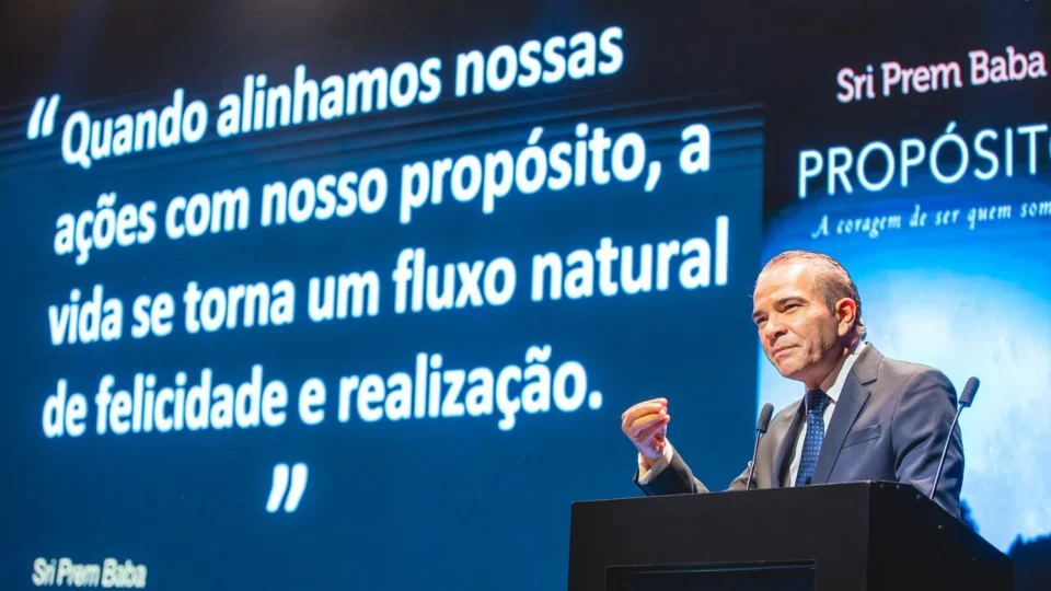 Delton Batista em evento do LIDE: programação possibilita momentos de reflexões sobre propósito e liderança, conectando desenvolvimento pessoal às estratégias empresariais.