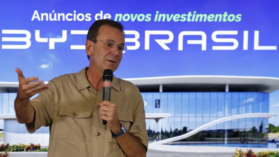 Ex-prefeito carioca critica decisão do TSE que determinou eleições indiretas e diz que colocará seu nome na disputa pelo mandato-tampão caso haja voto popular.