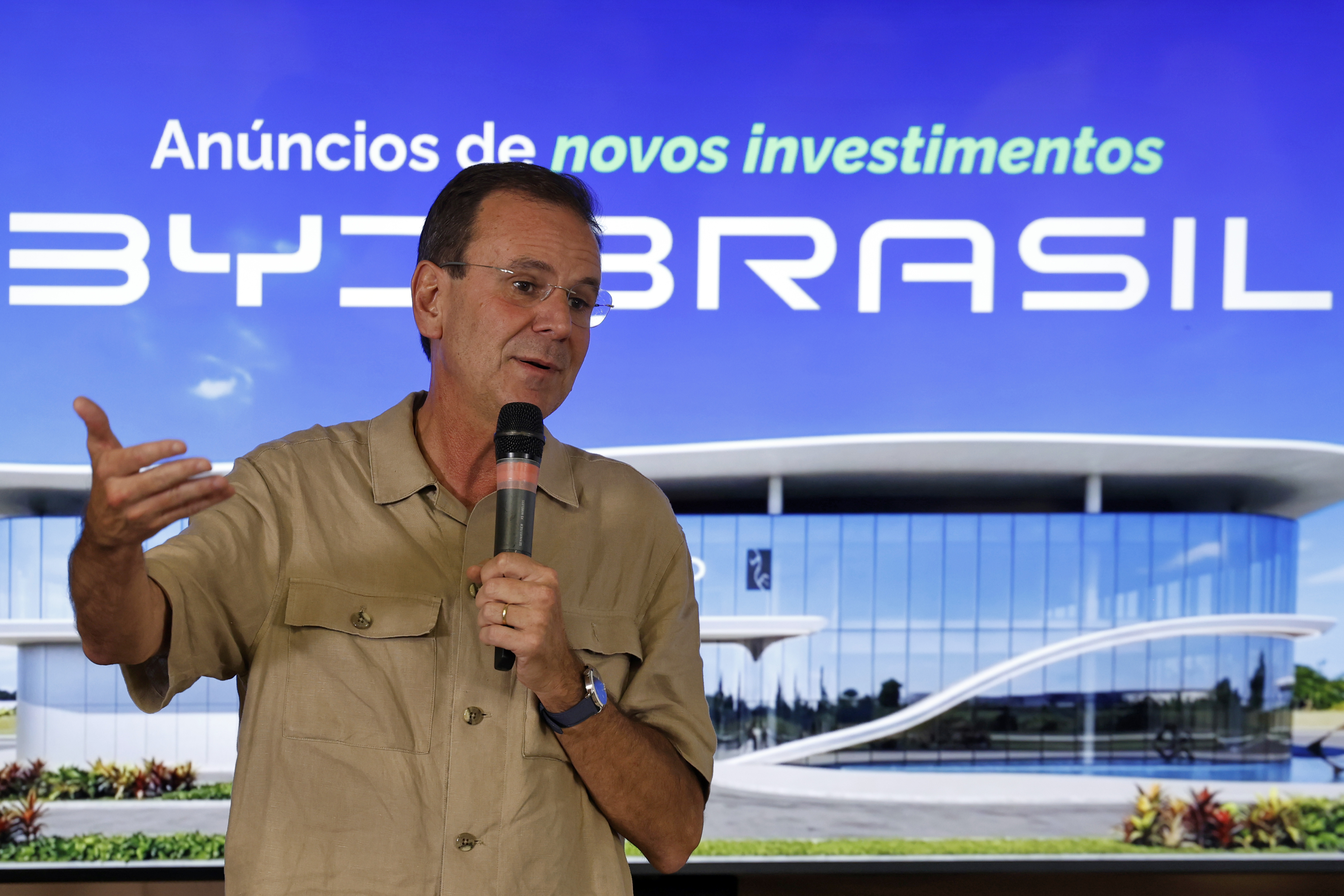 Ex-prefeito carioca critica decisão do TSE que determinou eleições indiretas e diz que colocará seu nome na disputa pelo mandato-tampão caso haja voto popular.