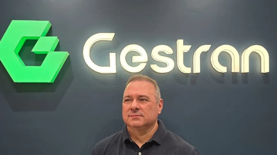 À frente da Gestran, Paulo Raymundi destaca como o uso estratégico de dados e a gestão preventiva da frota contribuem para reduzir riscos, evitar falhas mecânicas e reforçar a segurança nas operações.