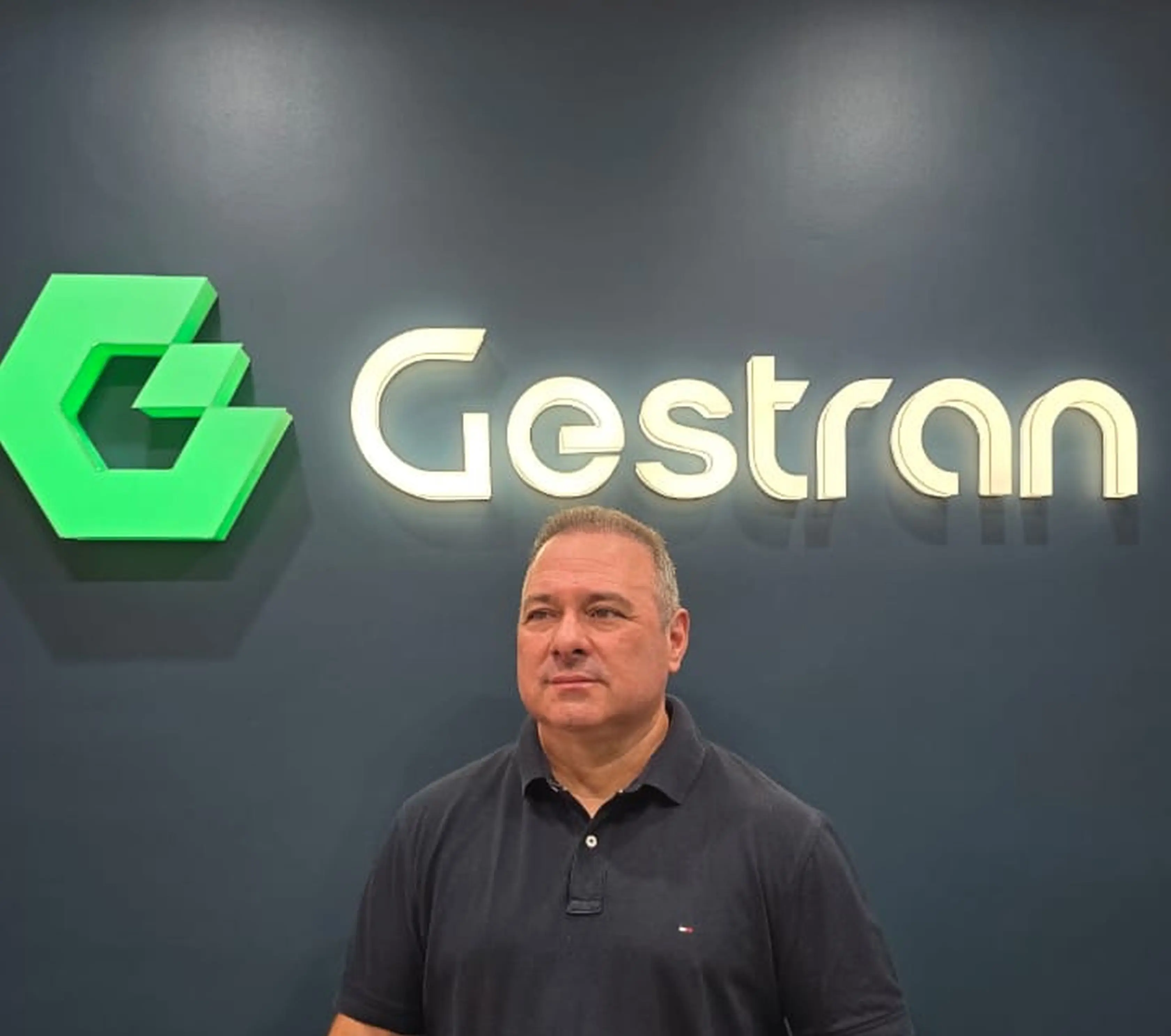 À frente da Gestran, Paulo Raymundi destaca como o uso estratégico de dados e a gestão preventiva da frota contribuem para reduzir riscos, evitar falhas mecânicas e reforçar a segurança nas operações.