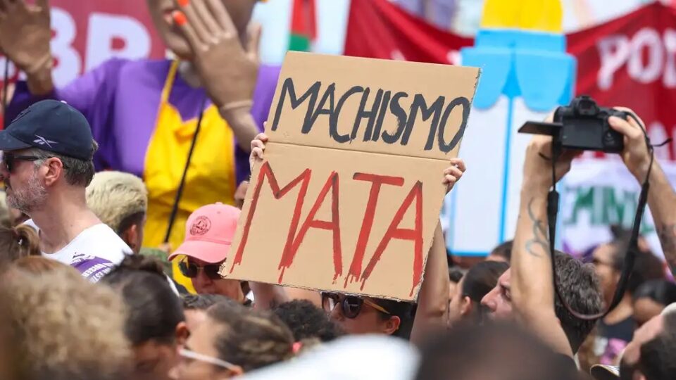 Como o novo projeto que equipara misoginia ao racismo pode afetar a liberdade?