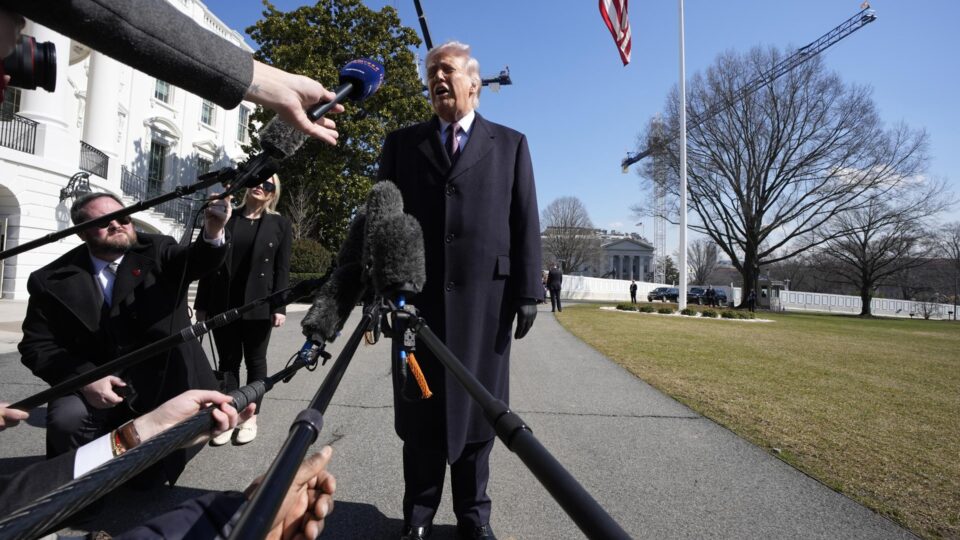 Por que a guerra contra o Irã acirrou a briga de Trump com a TV?