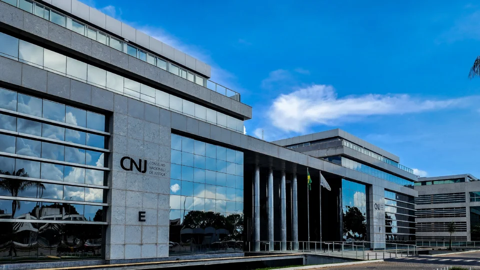Habeas Corpus pede que Conselho Nacional de Justiça (CNJ) acompanhe ação nacional para conceder prisões domiciliares humanitárias.