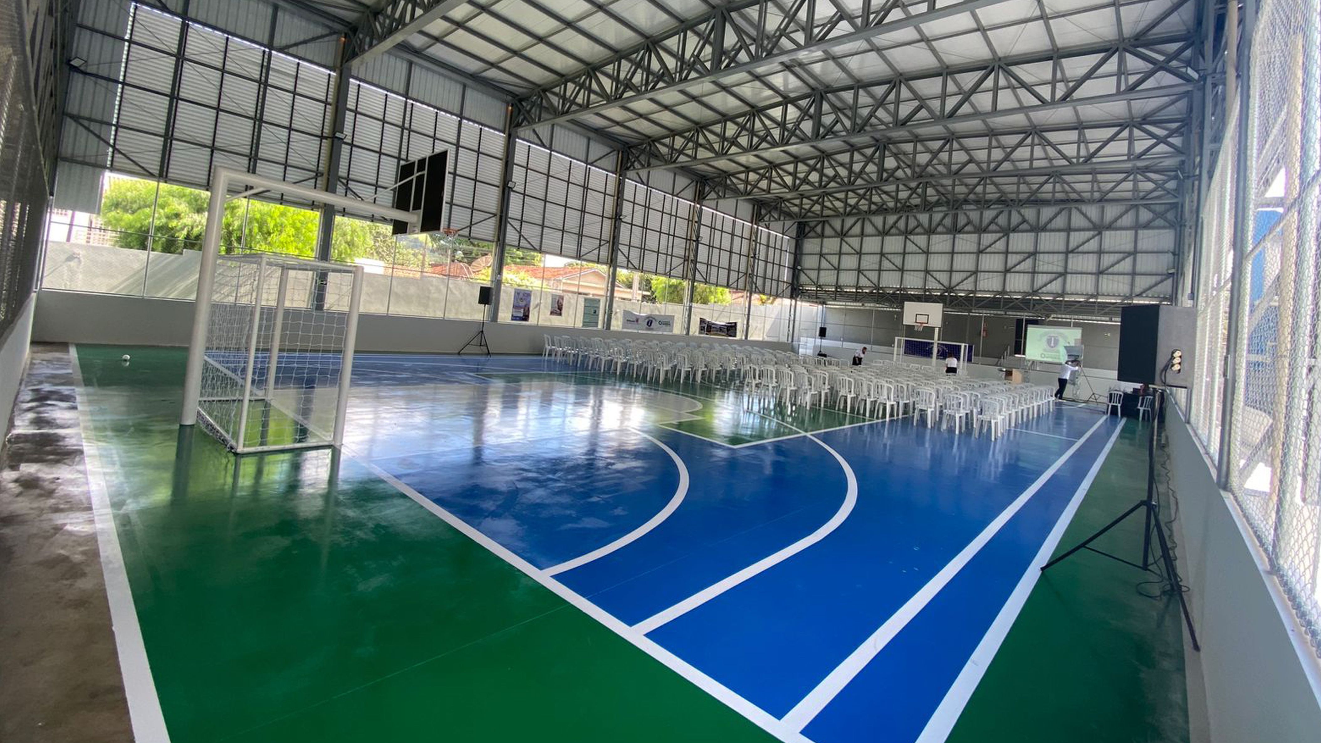 Quadra coberta do Colégio Tiradentes, em Santo Antônio da Platina: uma conquista da população a partir de demanda apresentada na Assembleia Itinerante.