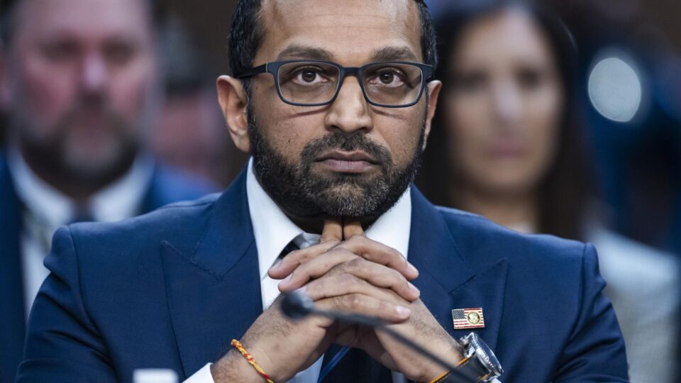 Diretor do FBI sofre ataque cibernético reivindicado por grupo pró-Irã