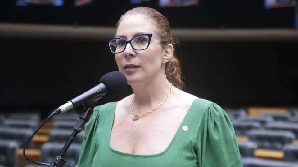 Marido levará à ex-deputada argumentos pela aceitação da sentença, incluindo possibilidade de estar perto da família.