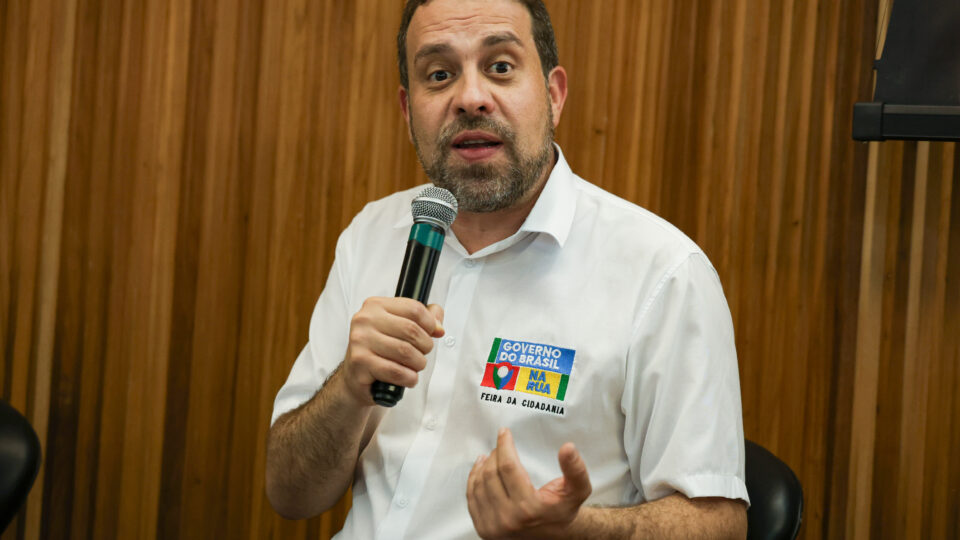 Boulos toma notificação da Uber como assunto de governo e diz que não recua