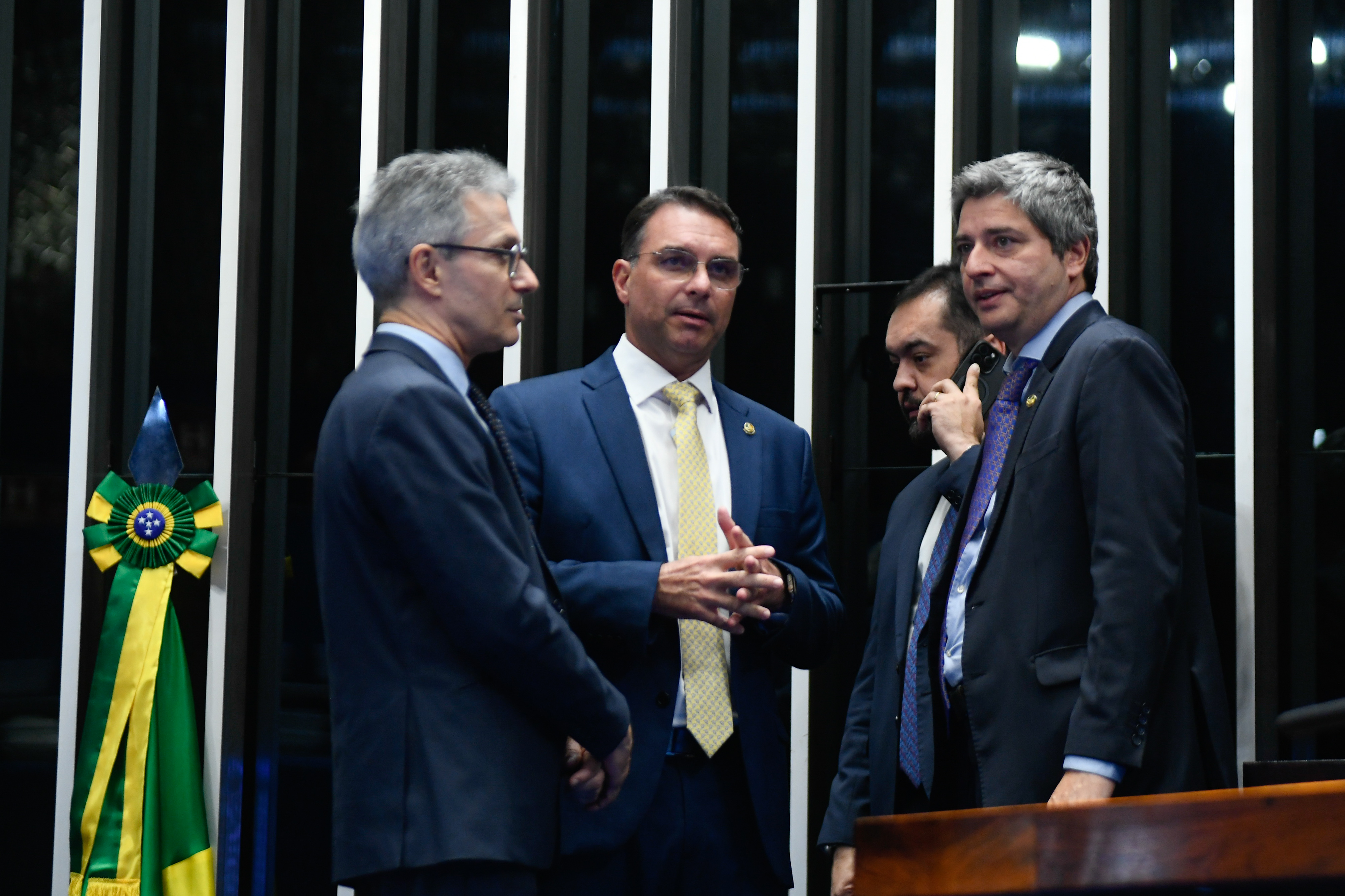 Campanha de Zema aposta em anseio do eleitorado por alternativa para manter candidatura na direita.