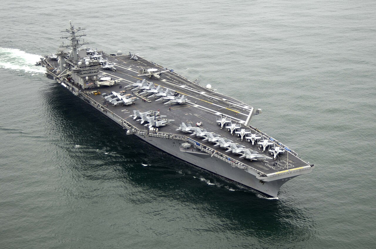 O porta-aviões USS Nimitz (CVN-68) em foto de 2009.