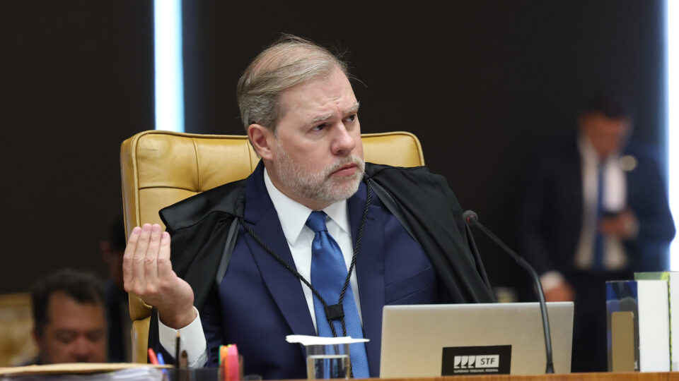 Relator da CPMI do INSS pede investigação contra Toffoli e esposa de Moraes