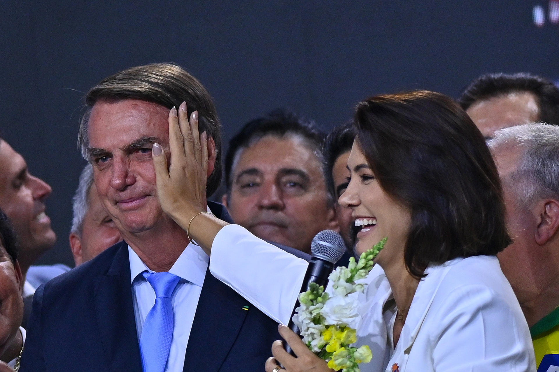 Michelle fala em renunciar a tudo pela família e afirma que está de licença da articulação política para cuidar de Bolsonaro.