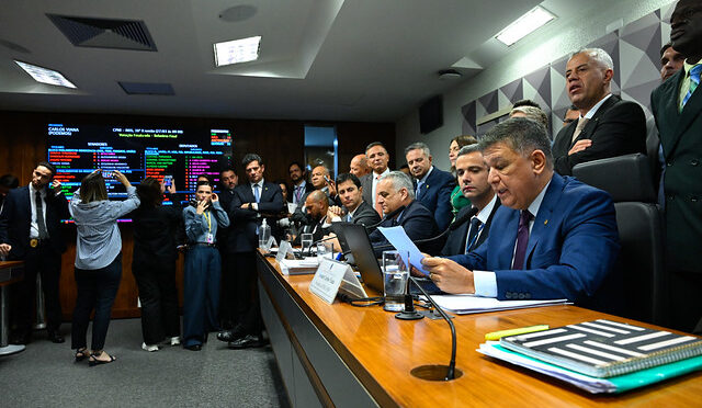 Como votou cada parlamentar na rejeição do parecer da CPMI do INSS