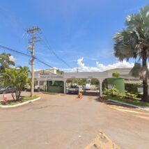 Moraes manda abater drones que sobrevoarem casa de Bolsonaro Vista do condomínio em que Bolsonaro cumpre prisão domiciliar: despacho de Moraes manda PM do DF abater e apreender drones que sobrevoem um raio de 100 metros do imóvel e prender operadores