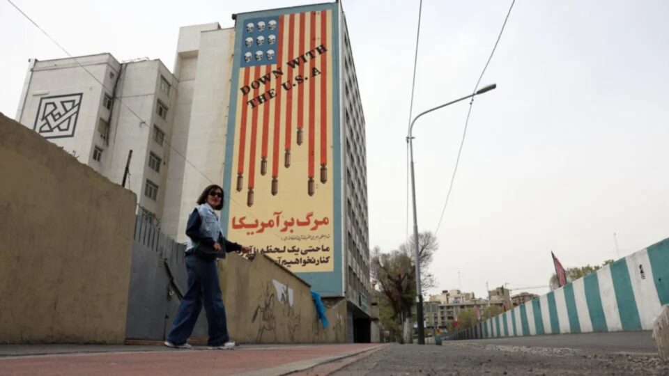 Irã afirma ter lançado nova onda de ataques contra EUA e Israel no Oriente Médio