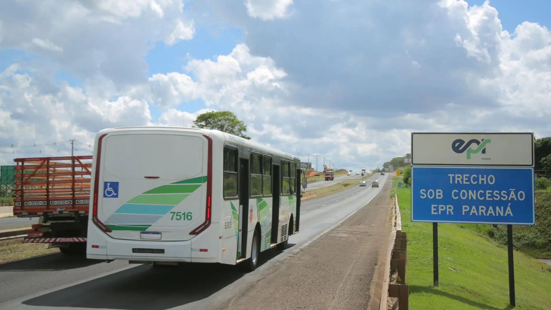 Rodovias administradas pela EPR no Norte, Noroeste e Oeste do Paraná já recebem melhorias, contam com atendimento 24 horas aos usuários e terão tarifas com descontos progressivos para motoristas frequentes.