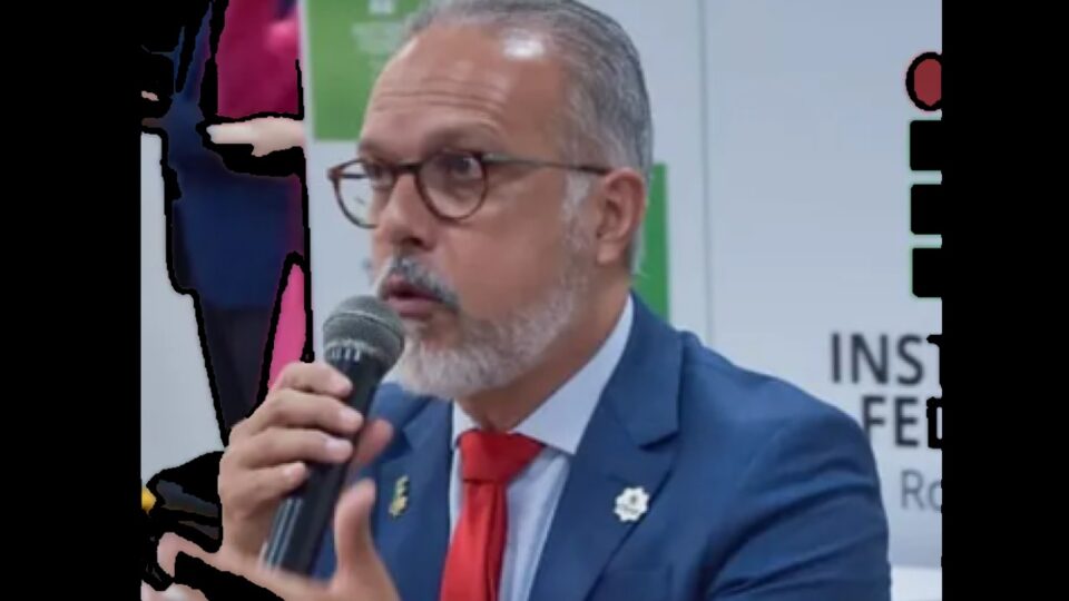 Reitor do IFRN é vaiado após elogiar Lula em formatura