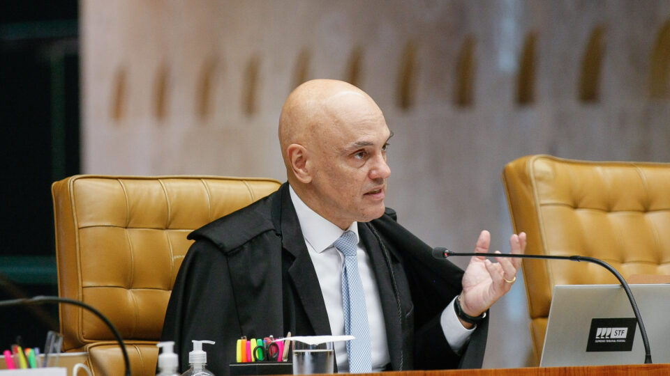 Moraes cobra explicações sobre fala em que Eduardo diz mostrar vídeo a Bolsonaro