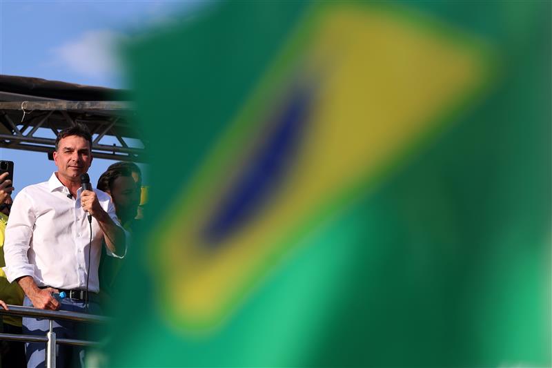 Além das candidaturas próprias, PL calcula que alianças podem ampliar palanques em apoio a Flávio para 24 estados.