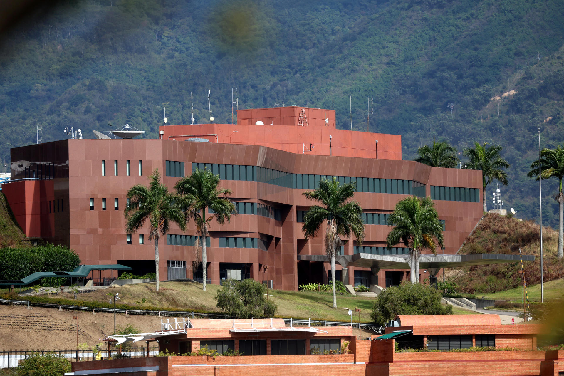 EUA reabrem embaixada na Venezuela e falam em “novo capítulo”