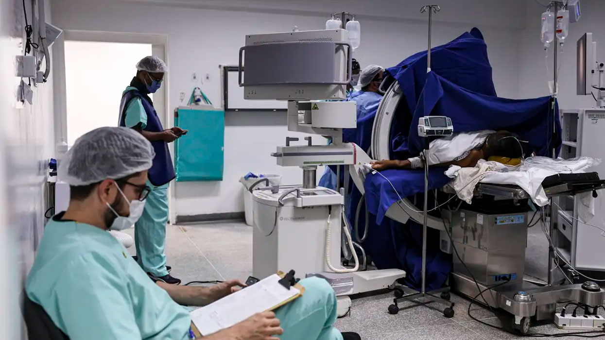 No SUS, dependência das parcerias com prestadores privados aumenta conforme a complexidade dos atendimentos.