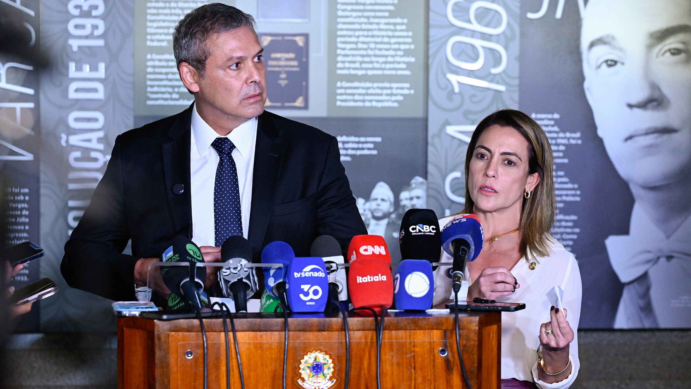 Os senadores Lindbergh Farias e Soraya Thronicke acusaram o deputado Alfredo Gaspar de estupro durante leitura de relatório da CPMI do INSS.
