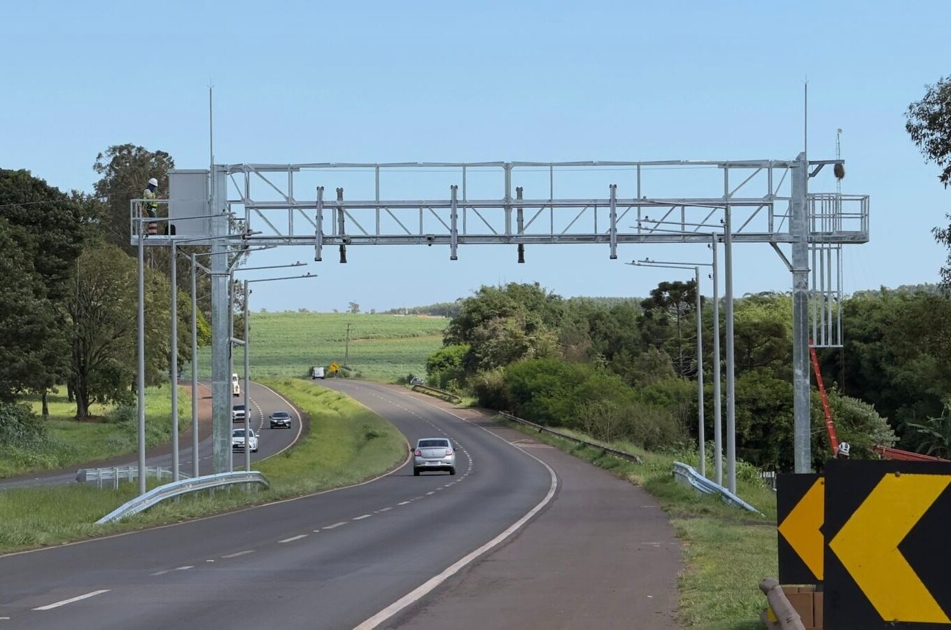 Pedágio free flow enfrenta resistência política e preocupa setor de transporte no Paraná