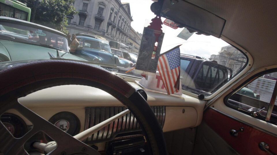 Neto de Fidel apoia acordo com os EUA e diz que Cuba quer ser capitalista