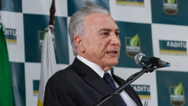 Ex-presidente vê amenização em decisões e avalia positivamente a prisão domiciliar humanitária a Jair Bolsonaro.