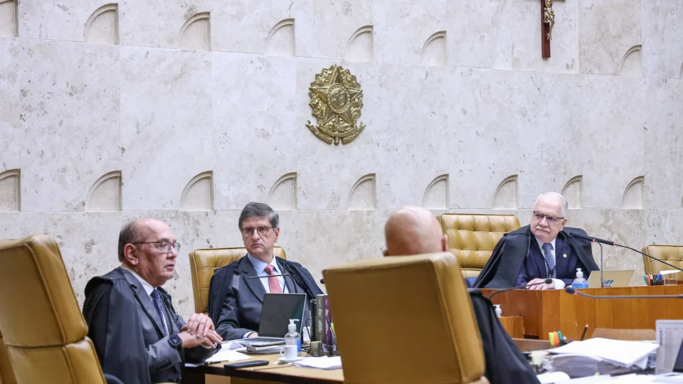 Em seu voto, decano da Corte votou para absolver mulher que portava 0,8 grama de cocaína e lembrou de precedente de absolvição até mesmo por tráfico. 
