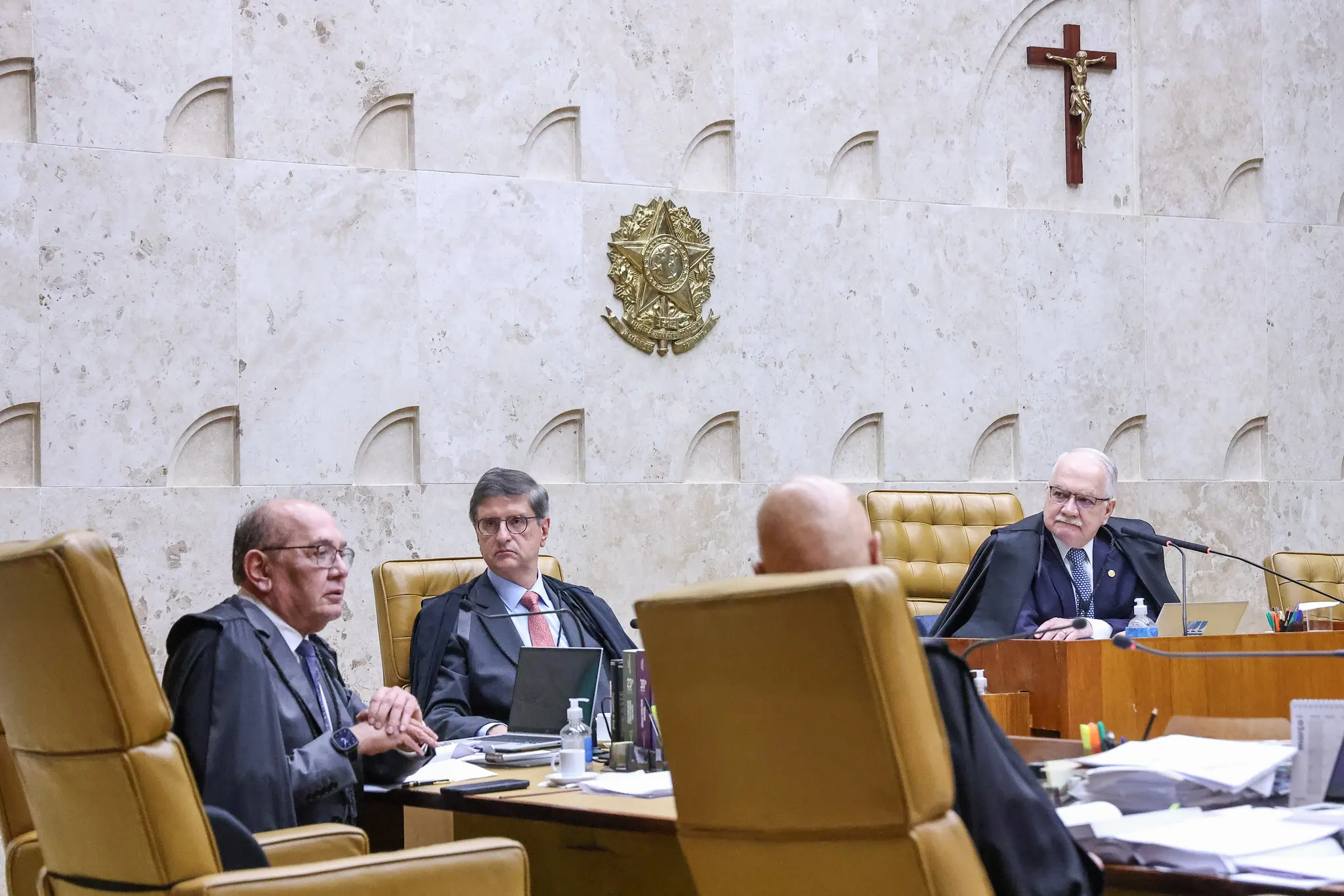 Em seu voto, decano da Corte votou para absolver mulher que portava 0,8 grama de cocaína e lembrou de precedente de absolvição até mesmo por tráfico. 