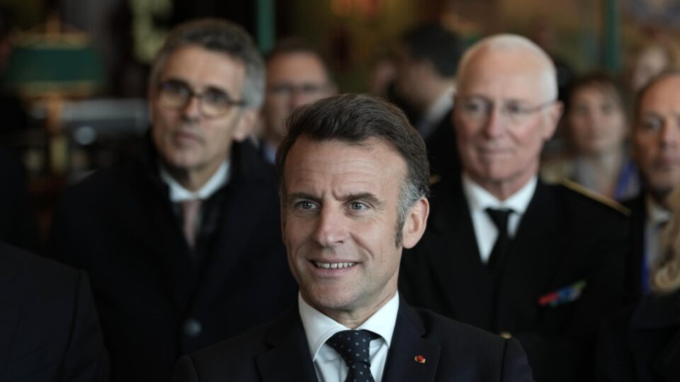 Trump diz que França não permitiu que aviões com suprimentos militares para Israel sobrevoassem país