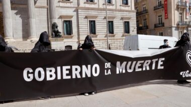 Protesto contra a legalização da eutanásia na Espanha, em 2021. Imagem referente a matéria