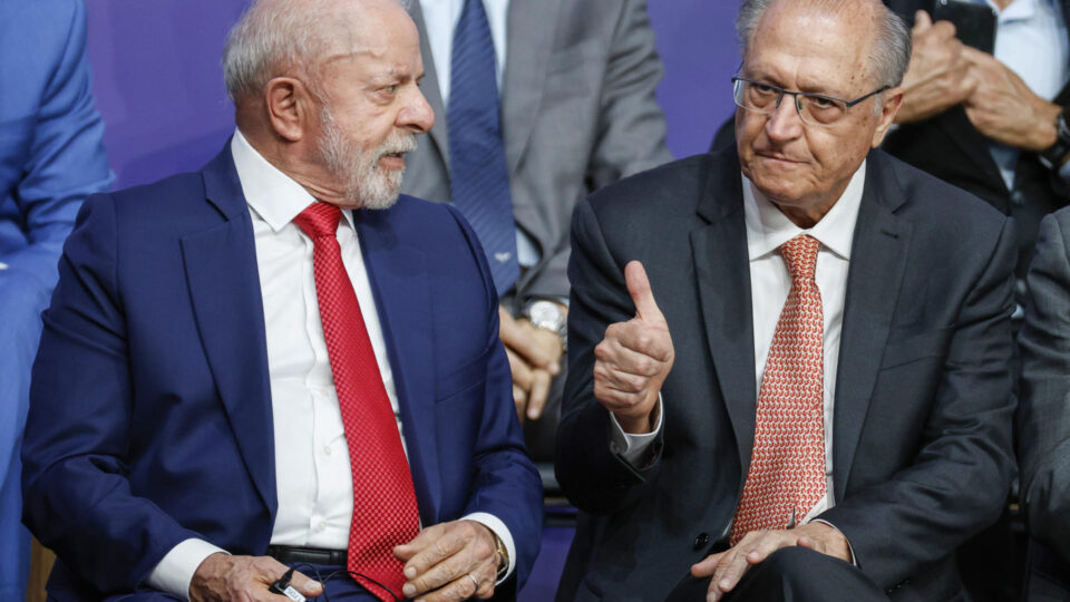 Lula confirma Alckmin como seu candidato a vice-presidente