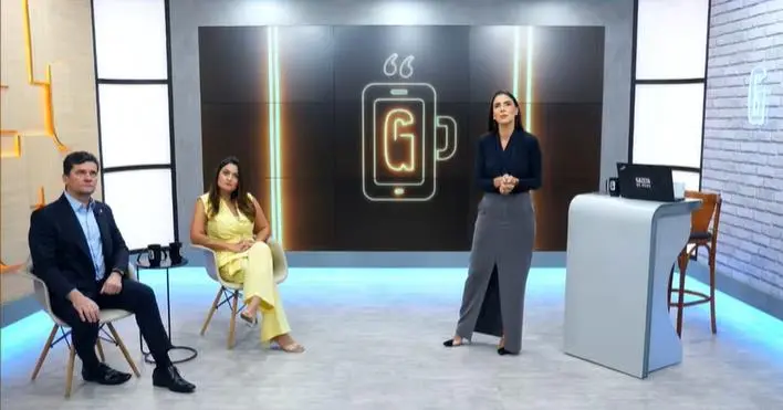 Senador Sergio Moro, candidato do PL ao governo do Paraná, a comentarista Anne Dias e apresentadora Carla Lima durante o programa de 1 ano do Café com a Gazeta do Povo.