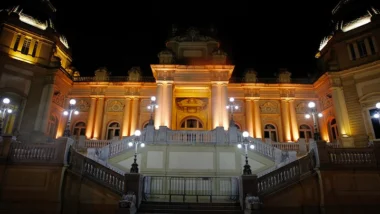 STF vai decidir como vai ser resolvido o "pepino" de um mandato-tampão para a política do Rio de Janeiro: se por meio de uma eleição indireta na Assembleia Legislativa do Rio de Janeiro (Alerj), ou uma eleição direta, via voto popular. O julgamento no plenário da Corte suprema está marcado para o próximo dia 8.