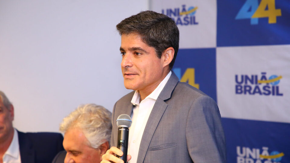 ACM Neto sinaliza apoio a Caiado, mas fala em palanque aberto no União Brasil