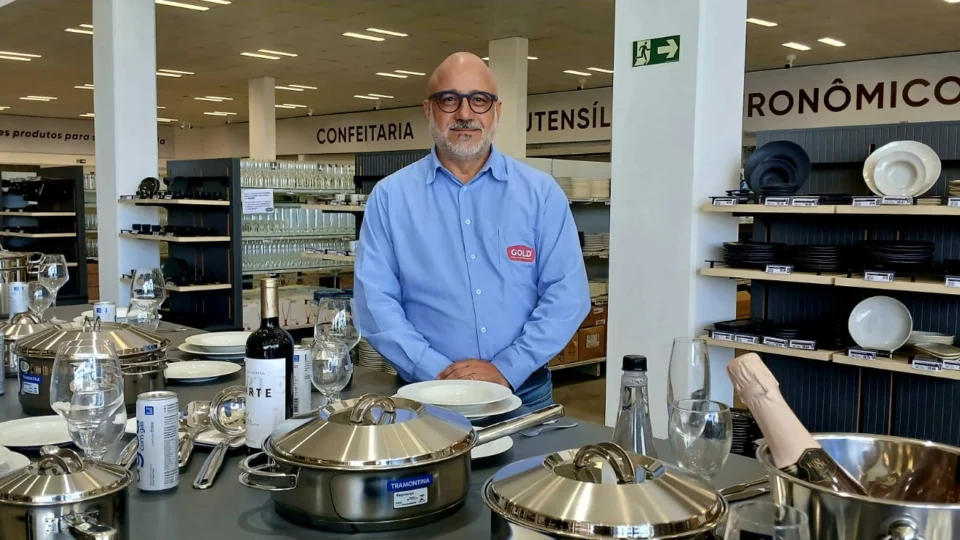 Ozeias Teixeira, sócio da GOLD Casa da Gastronomia, reforça o conceito do espaço como um ambiente completo, pensado para reunir soluções, experiência e acolhimento em um só lugar.