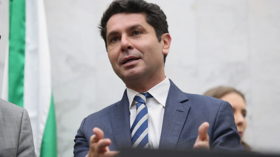 "Tenho dito há muito tempo que eu não tenho plano B. Os cargos de vice e de senador são cargos de grande expressão, mas eu estou há três anos me preparando para esta oportunidade", diz Alexandre Curi, presidente da Alep e pré-candidato ao governo do Paraná.