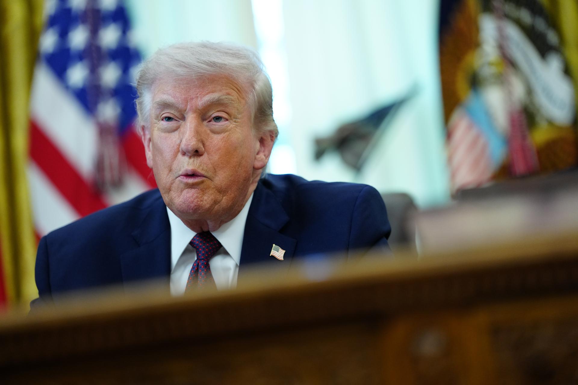 O presidente Donald Trump durante entrevista coletiva nesta terça (31).