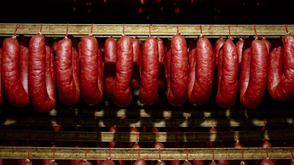Curitiba lidera plano de expansão de marca produtora de linguiça Blumenau