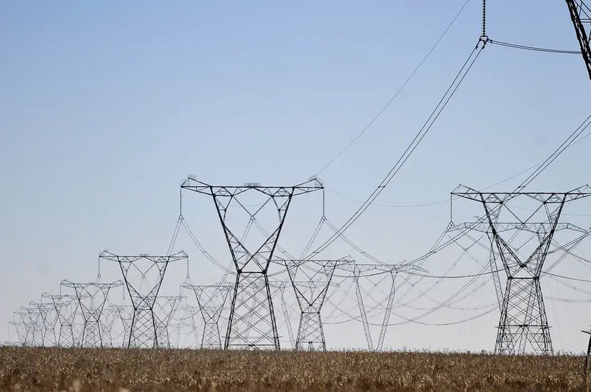 Modalidade livrará consumidor das concessionárias, mas enfrenta instabilidade durante transição.