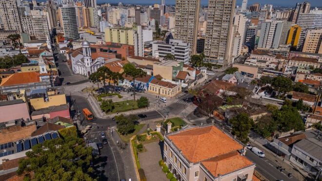 Como Curitiba pretende atrair novos moradores e comércios para o Centro?