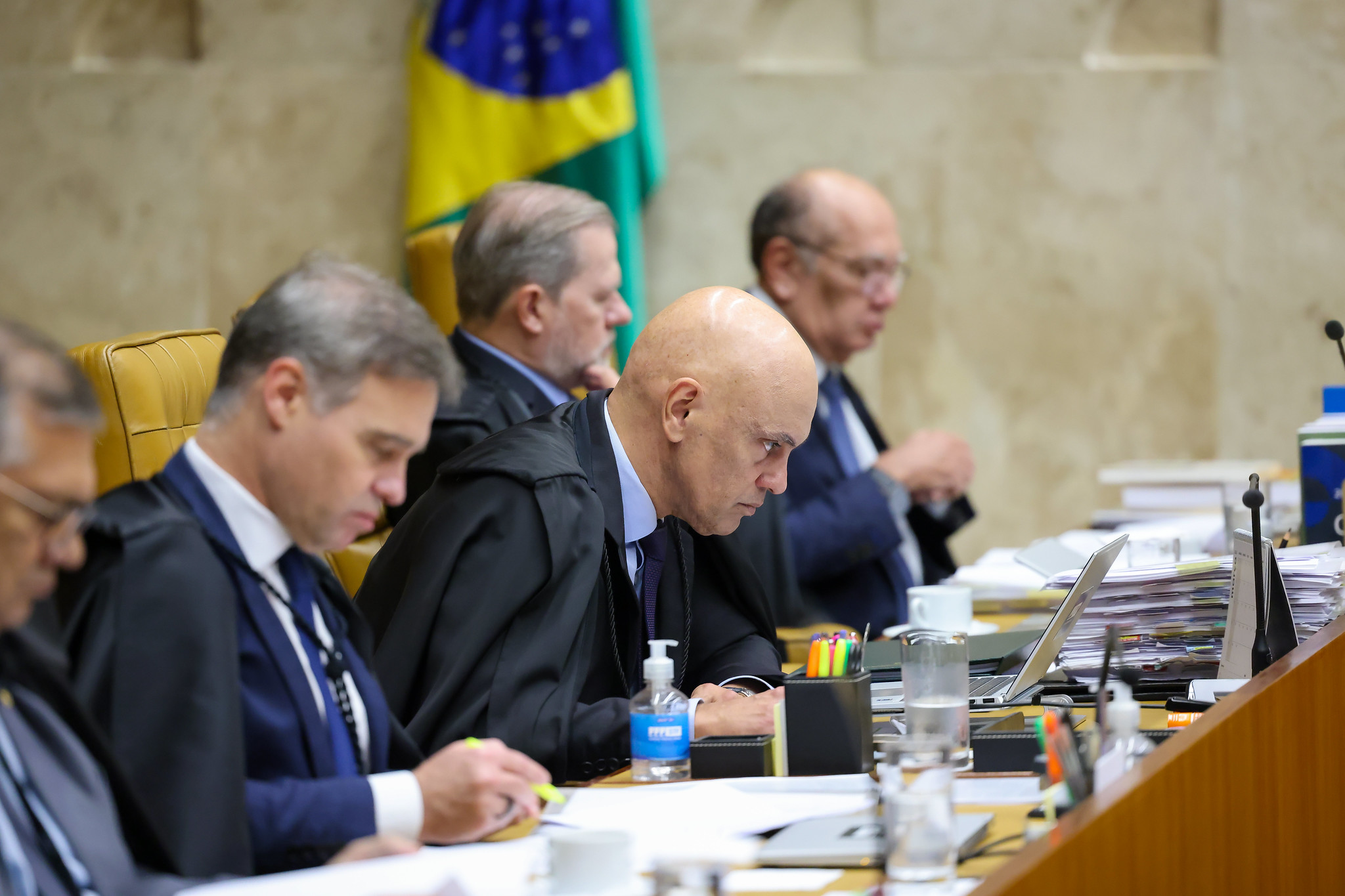 PF cumpre novas ordens de Moraes em inquérito sobre vazamentos na Receita